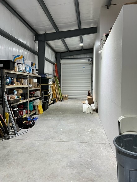 More Photos Of 2581 FL-60, Valrico Warehouse For Lease