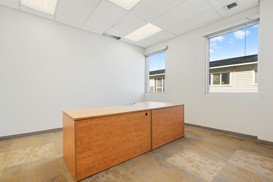 More Photos Of 10235 124th St, Edmonton Medical For Lease