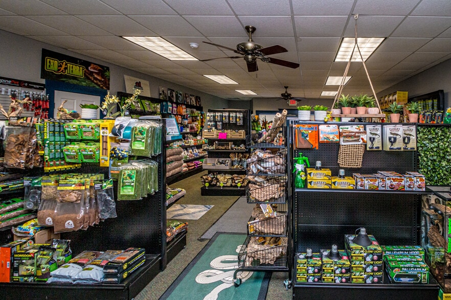 More Photos Of 12 Middle St, Lancaster Storefront Retail Residential For Sale