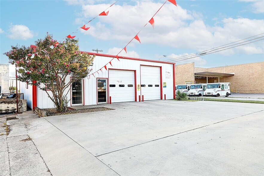 More Photos Of 108 E Wise St, Bowie Specialty For Sale