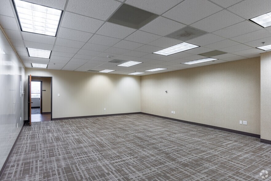 More Photos Of 508 W Wall St, Midland Office For Lease