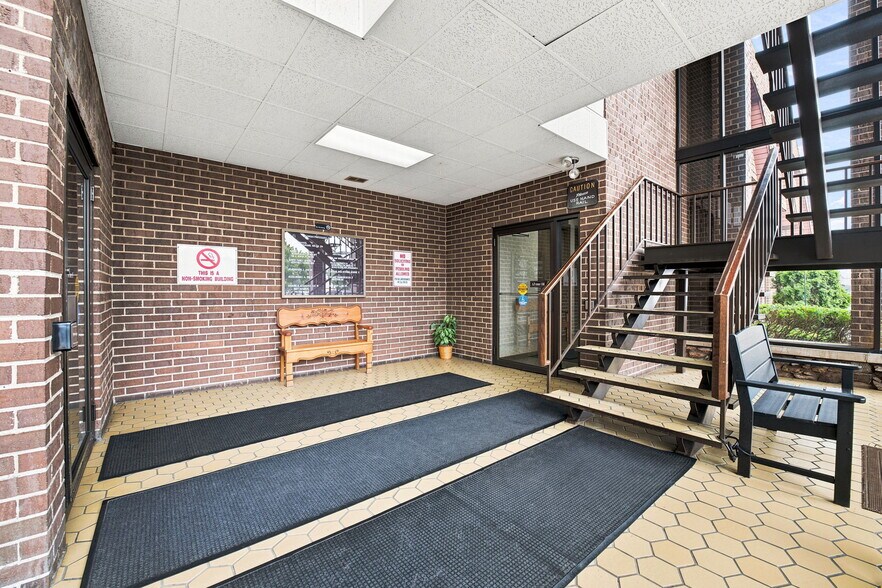 More Photos Of 4647 W 103 St, Oak Lawn Medical For Sale