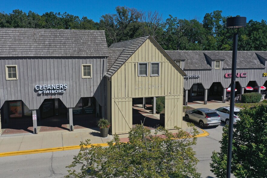 More Photos Of 2501-2585 Waukegan Rd, Bannockburn Unknown For Lease