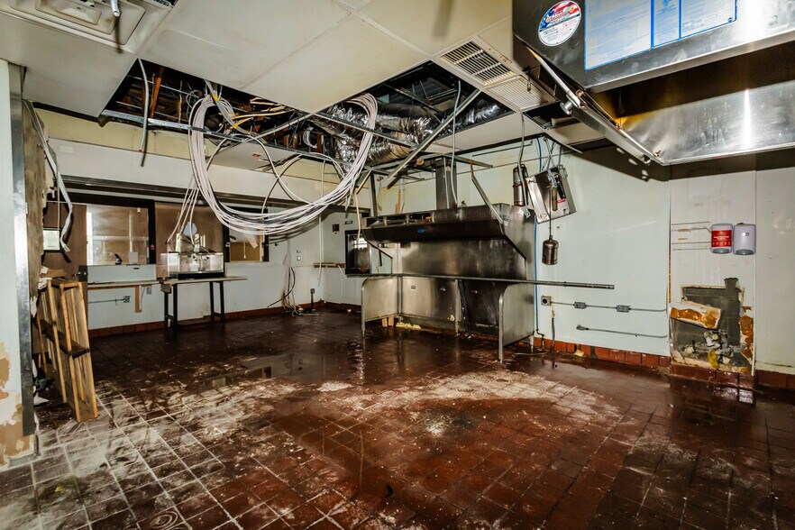 More Photos Of 224 E 103rd St, Chicago Fast Food For Sale