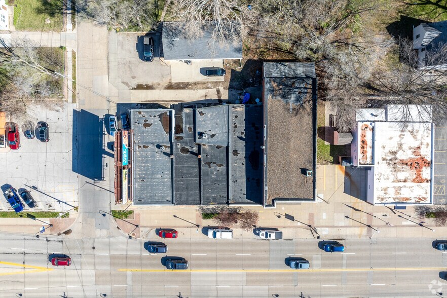 More Photos Of 6825 Douglas Ave, Urbandale Unknown For Lease