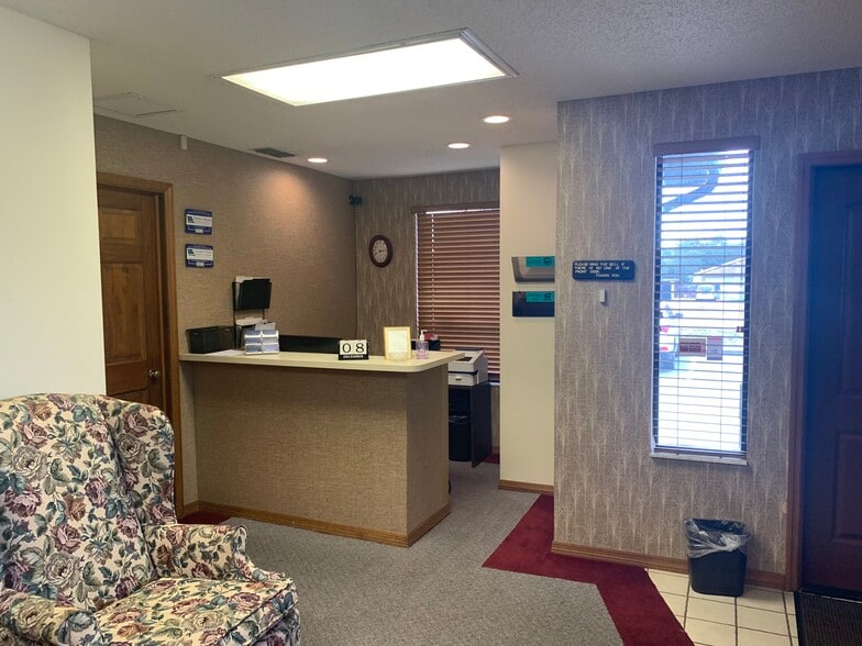 More Photos Of 7516 Ridge Rd, Port Richey Office For Sale