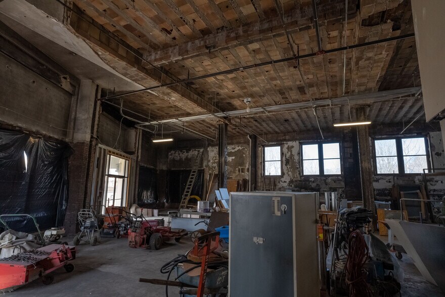 More Photos Of 253 E Washington St, New Castle Office For Lease