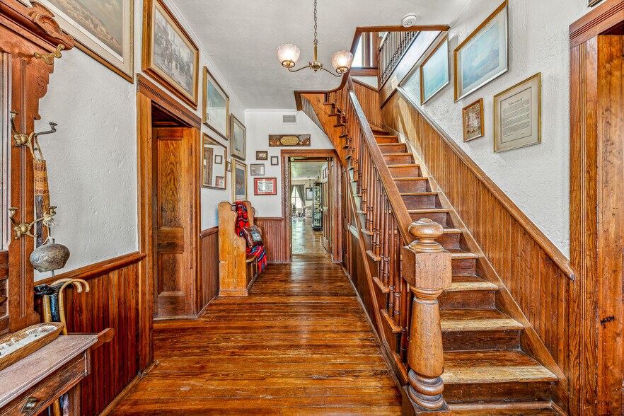 More Photos Of 703 Spring St, Granbury Lodge Meeting Hall For Sale