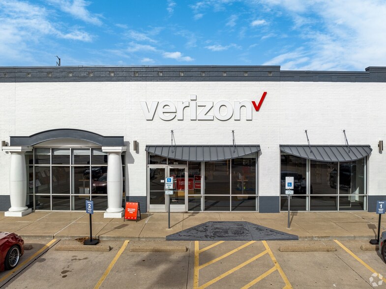 More Photos Of 2403 S Stemmons Fwy, Lewisville General Retail For Lease