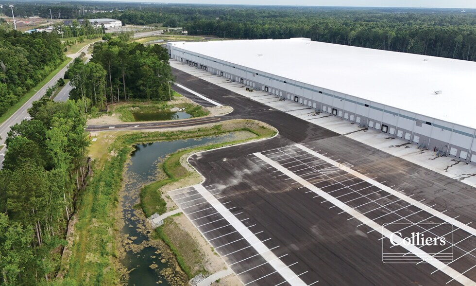More Photos Of 8000 Palmetto Commerce Pky, Ladson Distribution For Lease