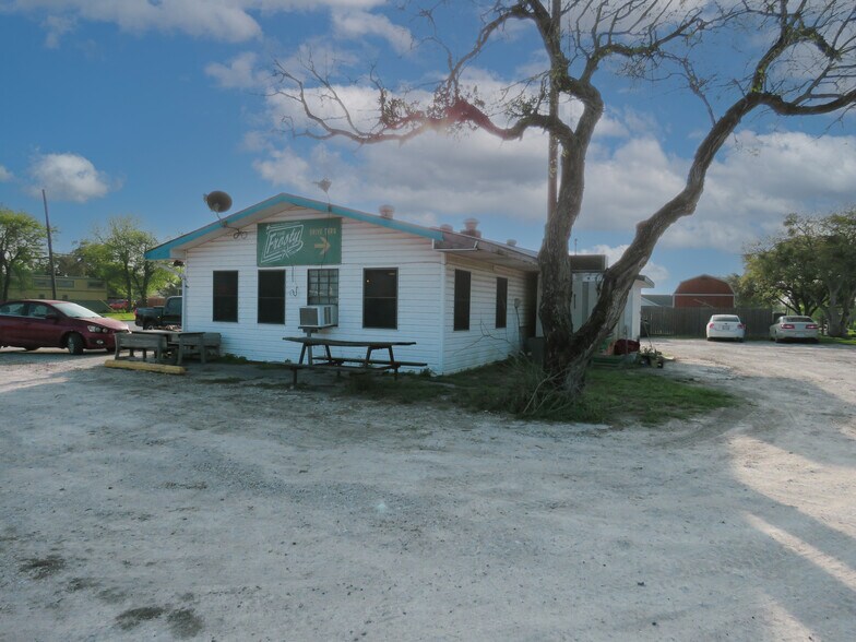 More Photos Of 809 Wood Ave, Woodsboro Restaurant For Sale