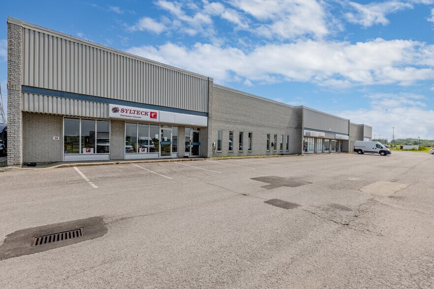 More Photos Of 3260 Av Watt, Québec Manufacturing For Lease
