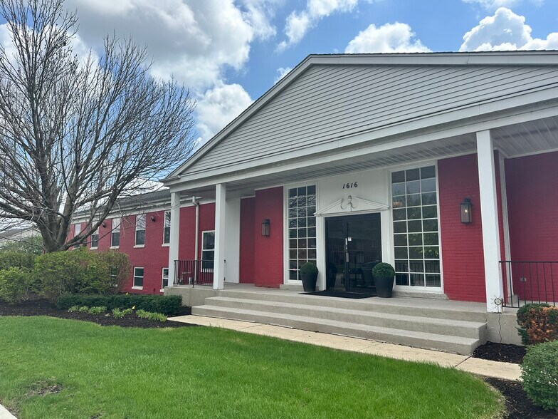More Photos Of 1616 E Roosevelt Rd, Wheaton Office For Lease