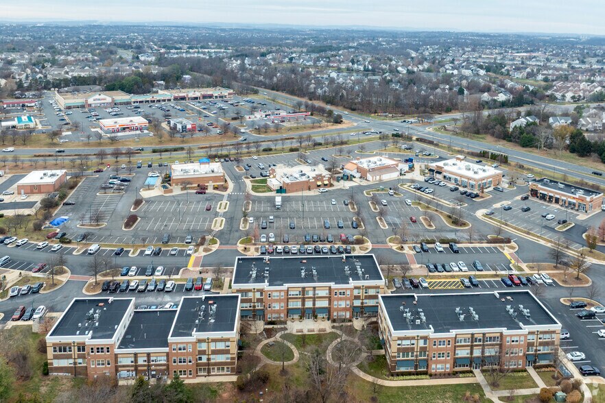 More Photos Of 44075 Pipeline Plz, Ashburn Loft Creative Space For Lease