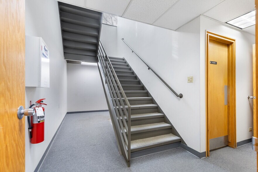 More Photos Of 200 N Public Rd, Lafayette Bank For Sale