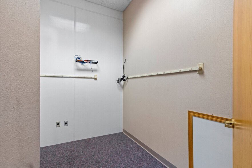 More Photos Of 2980 Walker Dr, Green Bay Office For Sale