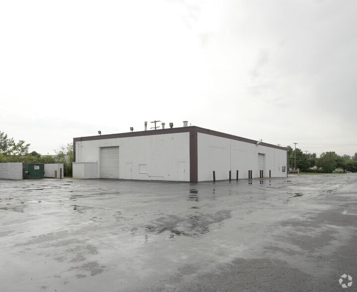 More Photos Of 409 Industry Dr, Columbus Warehouse For Lease