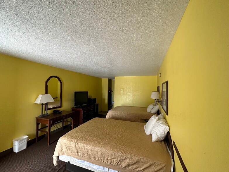 More Photos Of 123 E 14th St, Larned Hotel For Sale