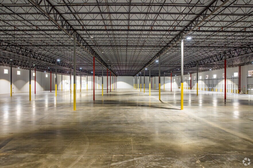 More Photos Of 3611 Jonesboro Rd, Atlanta Distribution For Lease