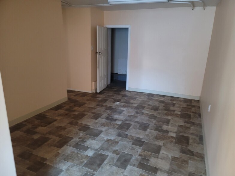 More Photos Of 22 Van Buren Ave, Floral Park Warehouse For Lease