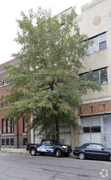 More Photos Of 2202 Walnut St, Philadelphia Storefront For Sale