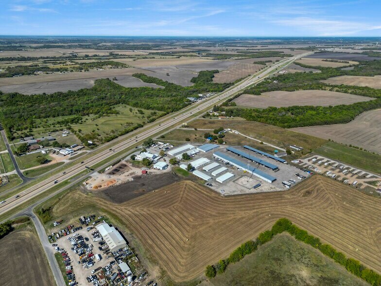 More Photos Of 15048 US Highway 75, Van Alstyne Specialty For Lease