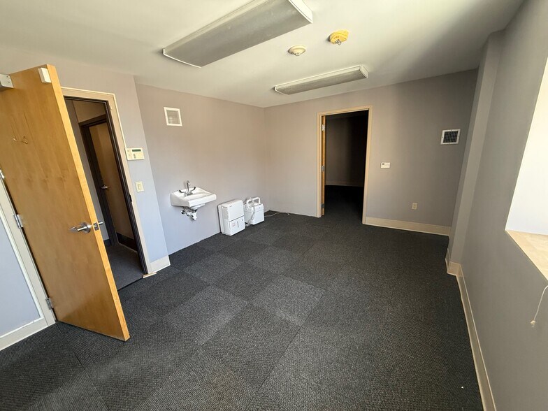 More Photos Of 3575 N Oakland Ave, Shorewood Apartments For Lease