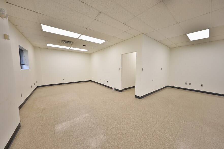 More Photos Of 12 Orben Dr, Landing Showroom For Lease