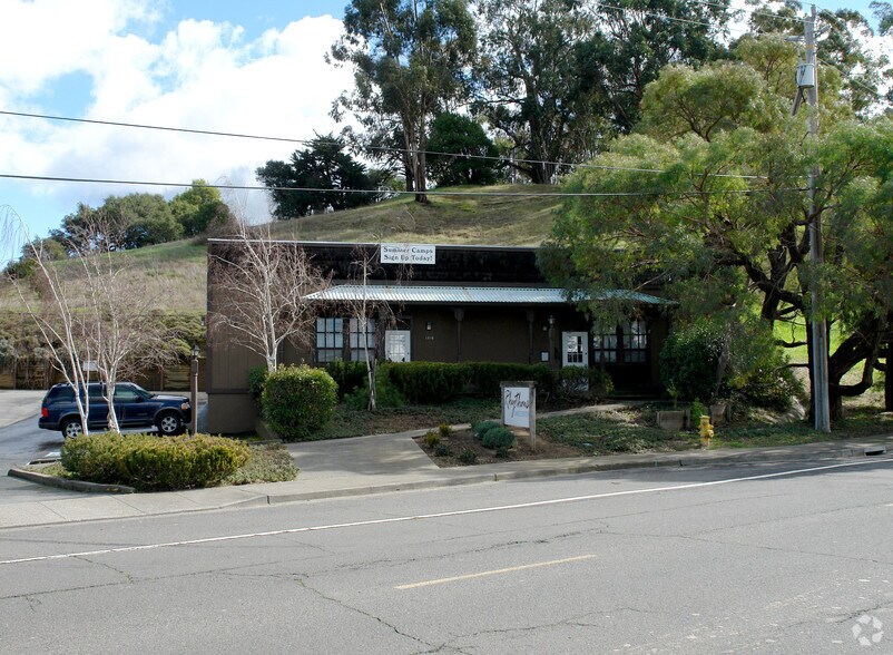 More Photos Of 1016 Railroad Ave, Novato Flex For Lease