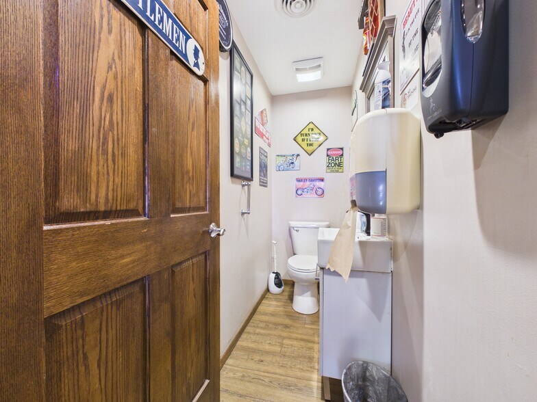 More Photos Of 707 Main St, Keokuk General Retail For Sale