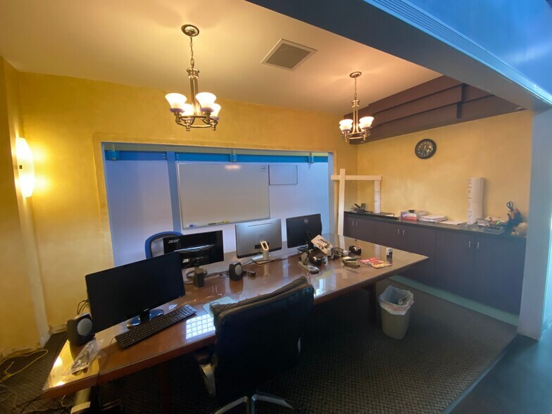 More Photos Of 77 Gazza Blvd, Farmingdale Showroom For Sale