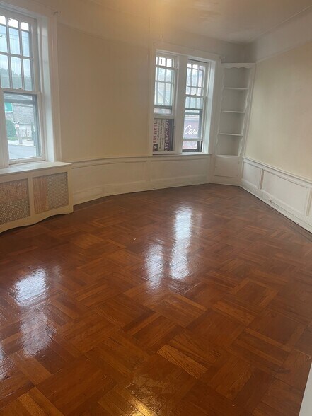 More Photos Of 4504 Parsons Blvd, Flushing Fast Food For Lease