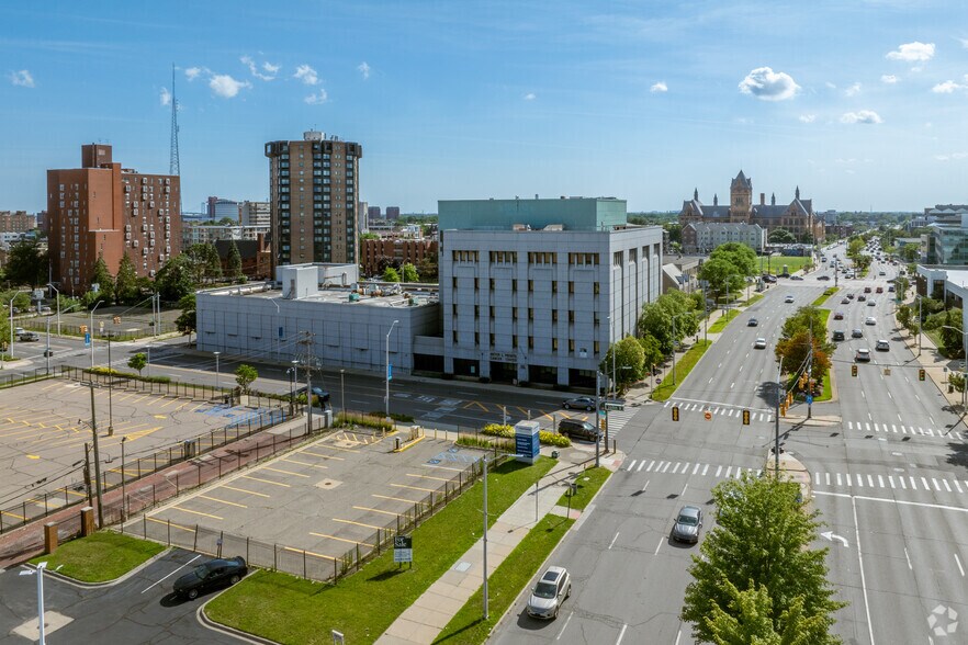 More Photos Of 110 E Warren Ave, Detroit Medical For Lease