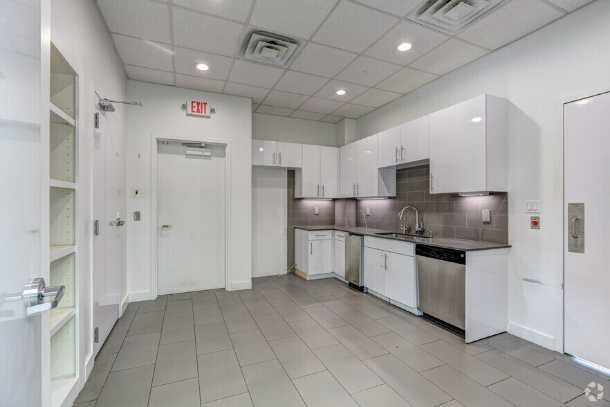 More Photos Of 1777 Sage Rd, Houston Freestanding For Lease