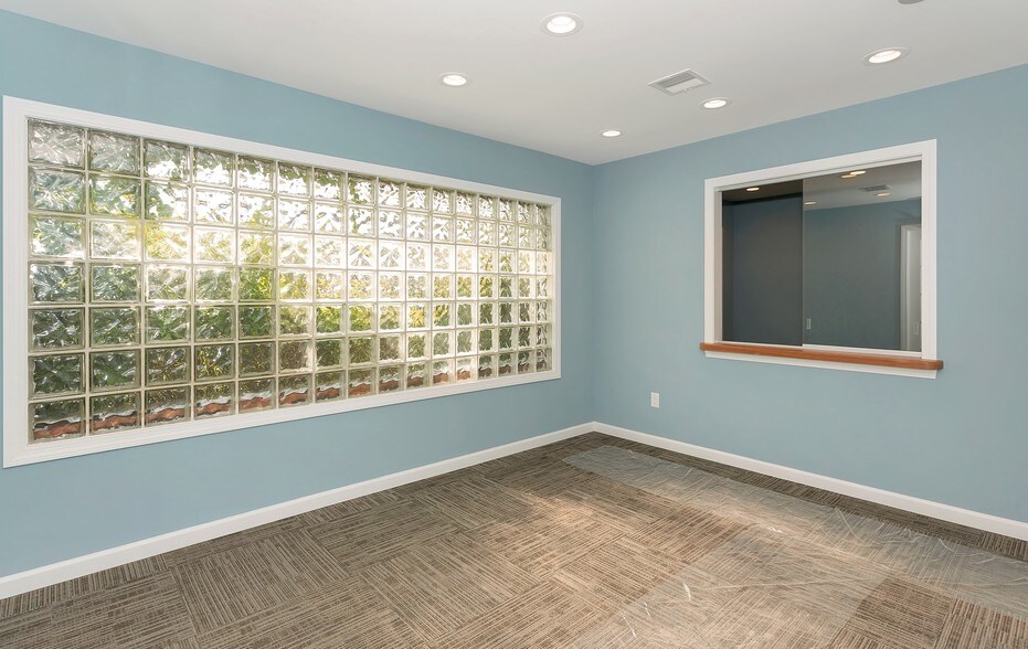 More Photos Of 760 Wellwood Ave, Lindenhurst Office For Sale