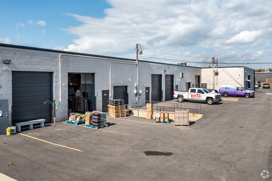More Photos Of 1941-2019 Johns Dr, Glenview Warehouse For Lease