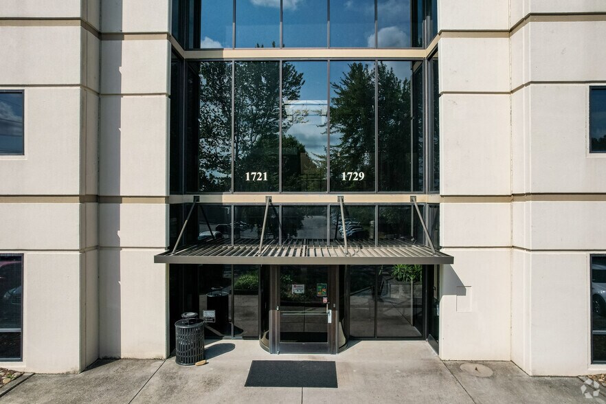 More Photos Of 1721-1729 Midpark Rd, Knoxville Office Residential For Lease