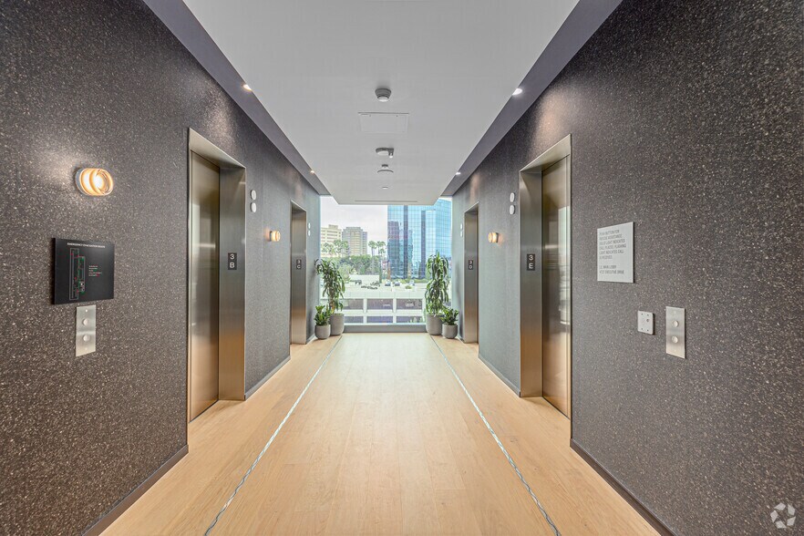 More Photos Of 4727 Executive Dr, San Diego Coworking Space