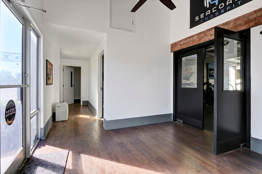 More Photos Of 1316 S 5th Ave, Wilmington Service For Sale