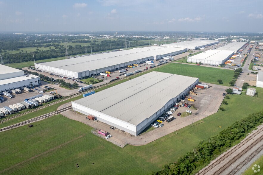 More Photos Of 10100 Porter Rd, La Porte Warehouse For Lease