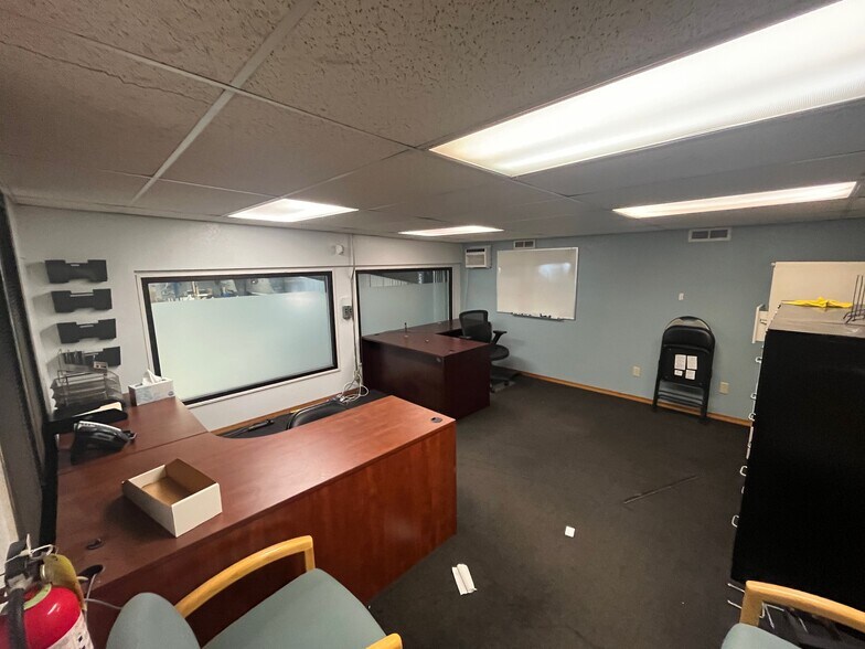 More Photos Of 3203 W Marie St, Pasco Auto Dealership For Lease