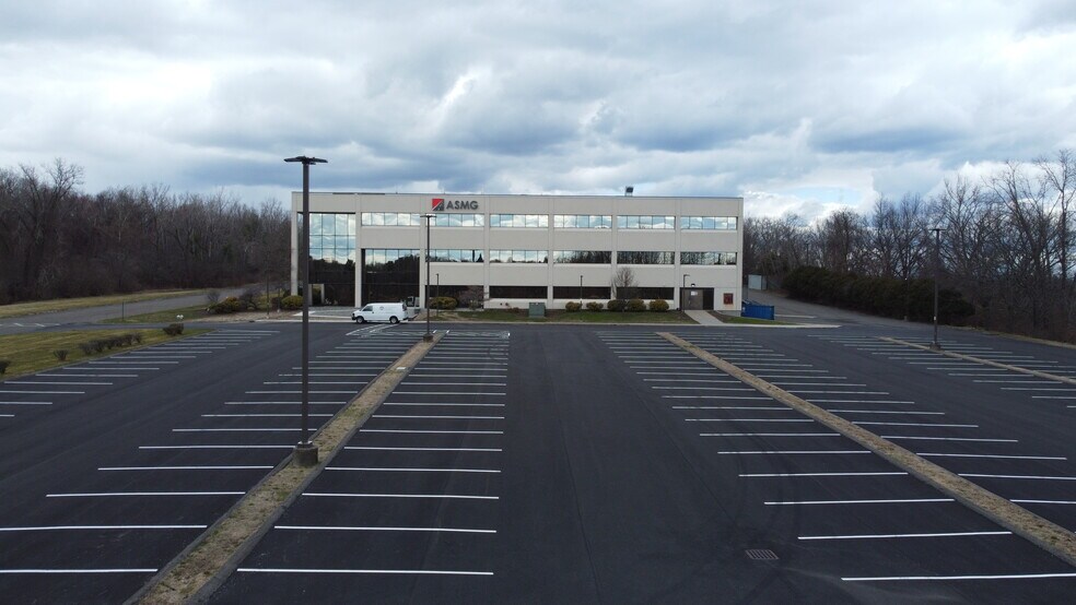 More Photos Of 11 Interstate Dr, West Springfield Office For Lease