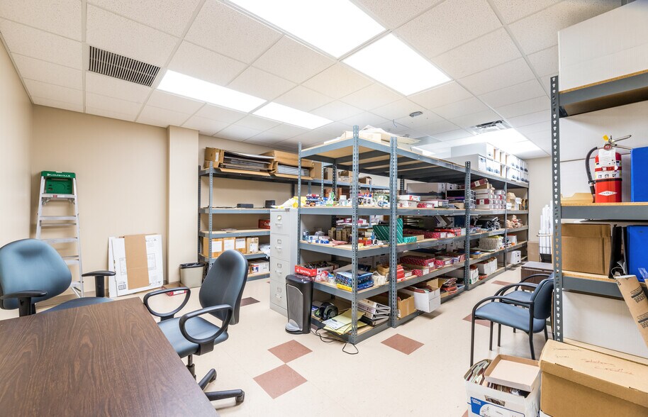 More Photos Of 208 E Houston St, Beeville Office For Sale