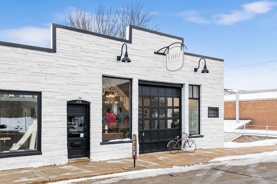 More Photos Of 219 Jefferson St, Waupaca Storefront Retail Office For Sale