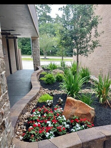 More Photos Of 2912 W Davis St, Conroe Loft Creative Space For Lease