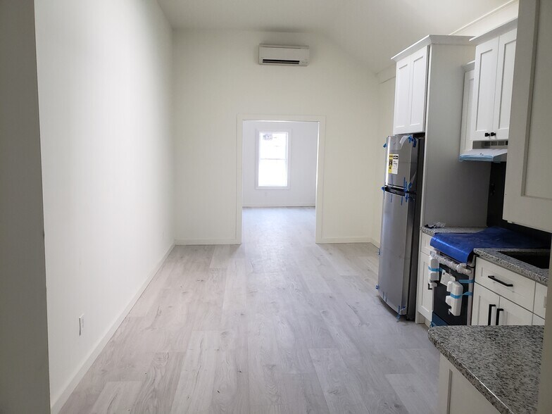 More Photos Of 136-138 Main St, Greenport Storefront Retail Residential For Sale