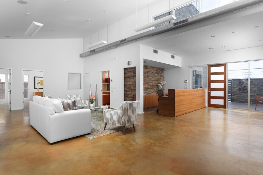 More Photos Of 900 W North Loop Blvd, Austin Loft Creative Space For Sale