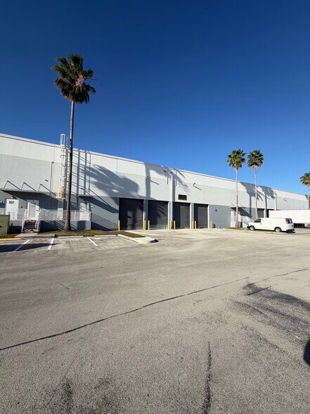 More Photos Of 4405-4493 NW 97th Ave, Doral Warehouse For Lease