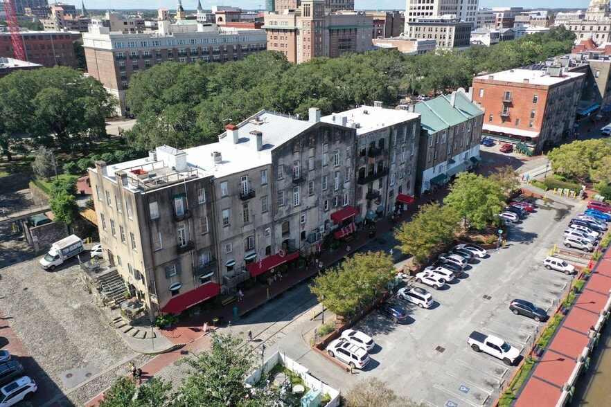 More Photos Of 215 E River St, Savannah Storefront Retail Residential For Lease