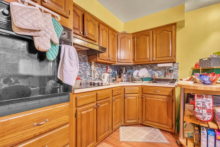 More Photos Of 238 Stuyvesant Ave, Lyndhurst Flex For Sale